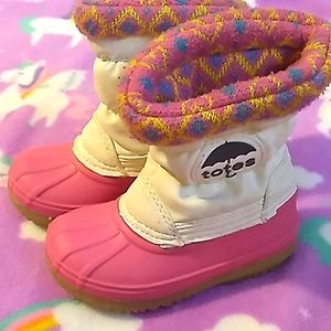 Babies Size 5 Totes boots white and pink
